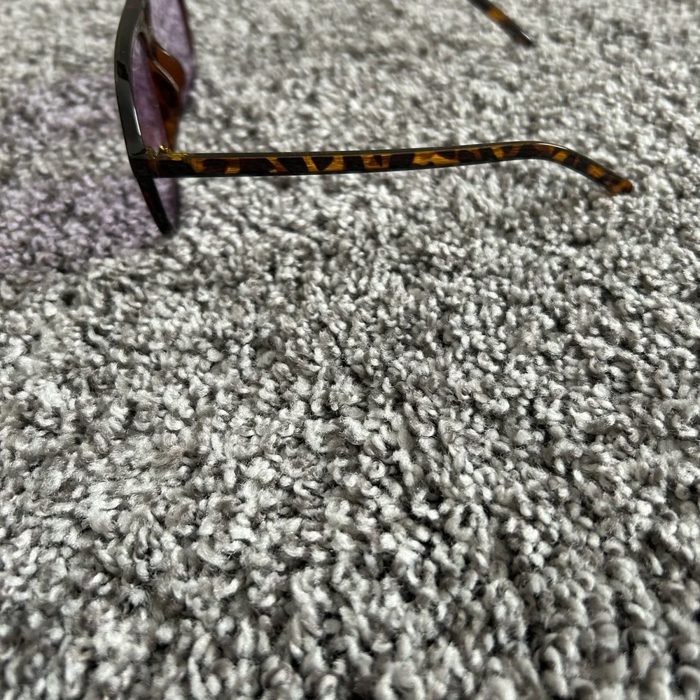Women’s tortoise shell aviator glasses with a lavender tint - Picture 2 of 3